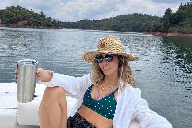 Guatape and El Peñol town and dam tour from Medellin - Seeing Guatapé Dam from a private boat