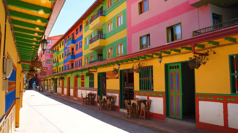 Guatape Coffee Villa including Rock Town & Waterfall - Walking Guatape’s painted streets