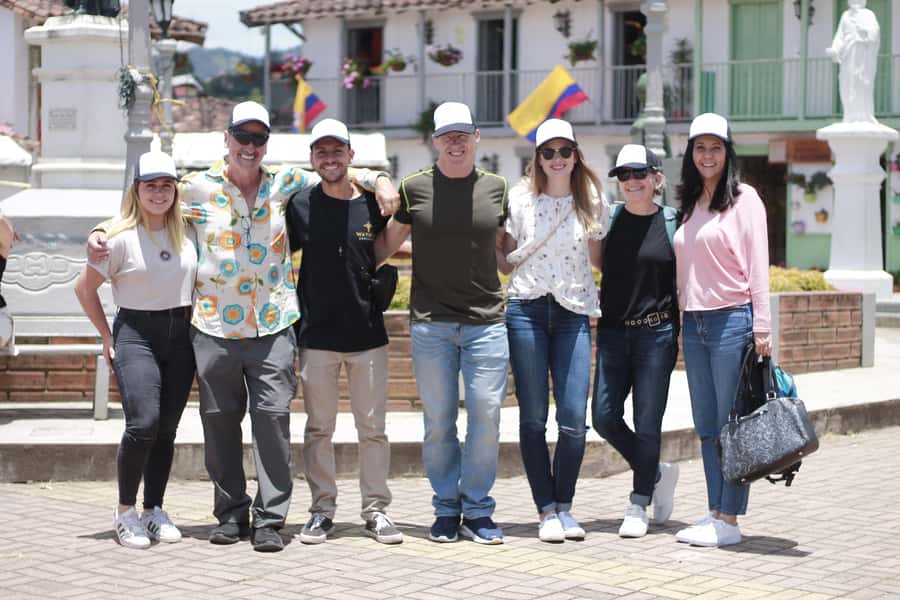 Guatapé: Day trip with Transport, Food & Boat - Why Guatapé works best as a full-day trip