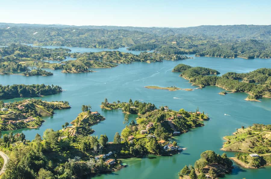 Guatapé: Day trip with Transport, Food & Boat - Starting in Medellín: two practical meeting points