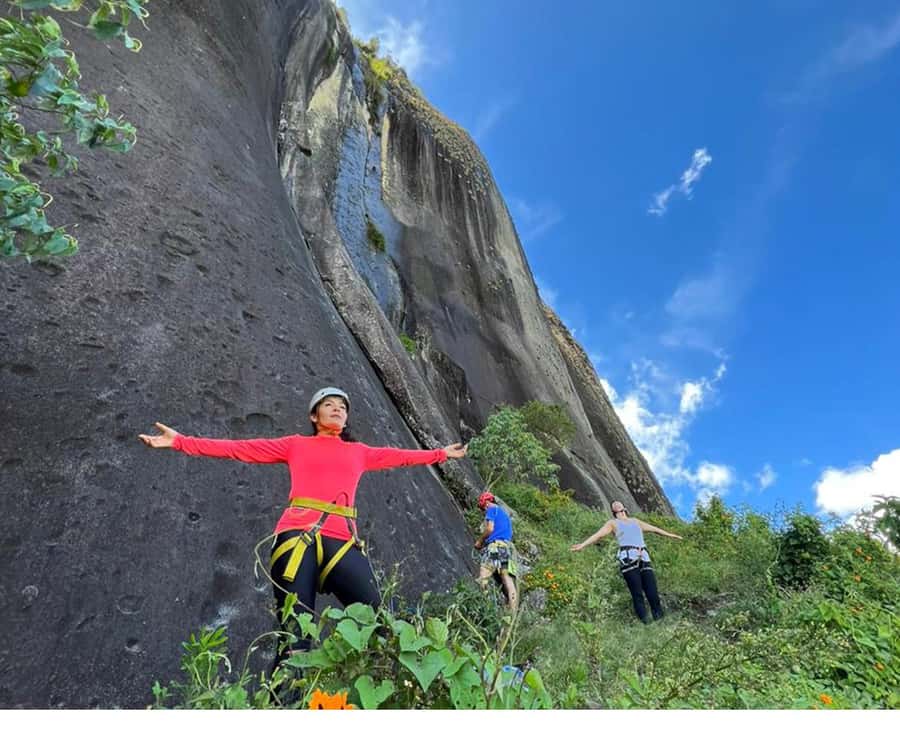 Guatapé: Iconic rock climbing for beginners and experts. - Why climb El Peñol instead of only taking the stairs?
