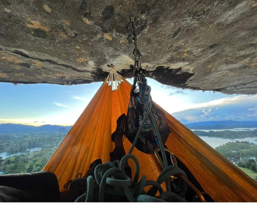 Guatapé: Iconic rock climbing for beginners and experts. - Two climbing routes for different skill levels
