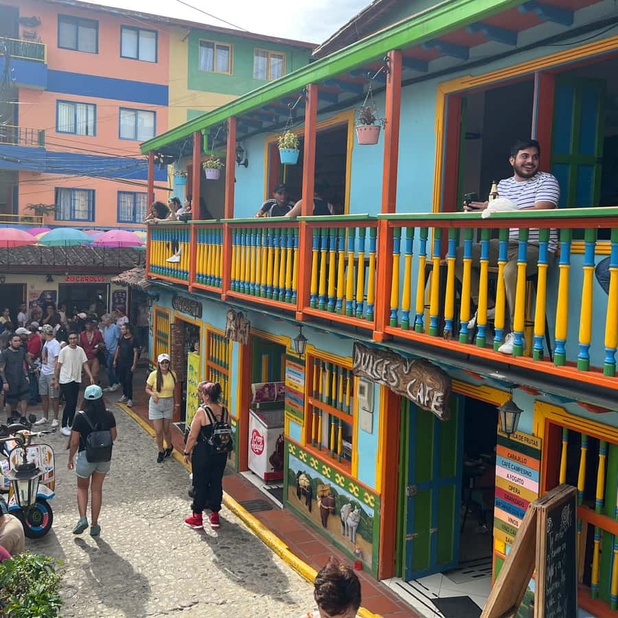 Guatapé & Peñol Rock Day Group Tour - Leaving Medellín for Antioquia’s eastern towns
