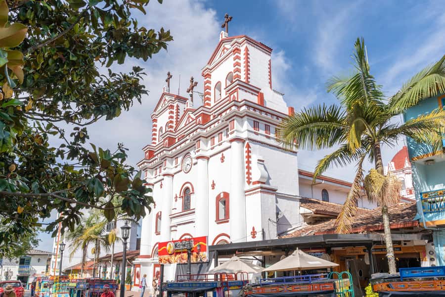 Guatapé Tour by Chiva + Visit to Pablo Escobar's Hacienda - What the $68 price covers