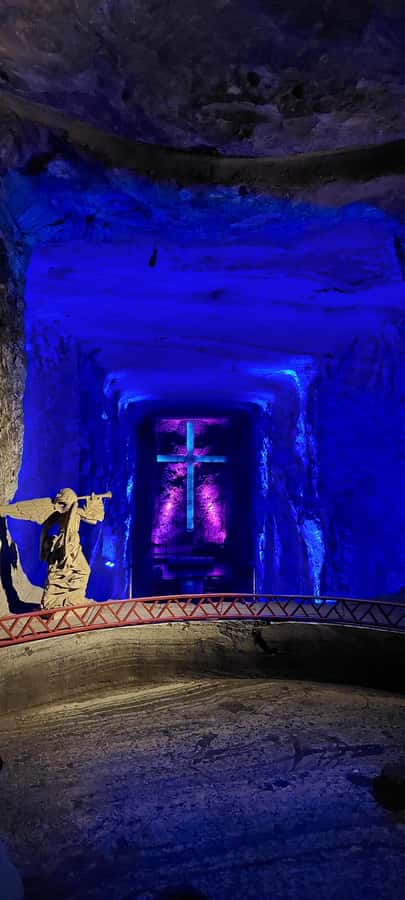 Guatavita Lagoon + Casa loca + Pueblo+ Salt Cathedral - Casa Loca and its tilted sense of fun