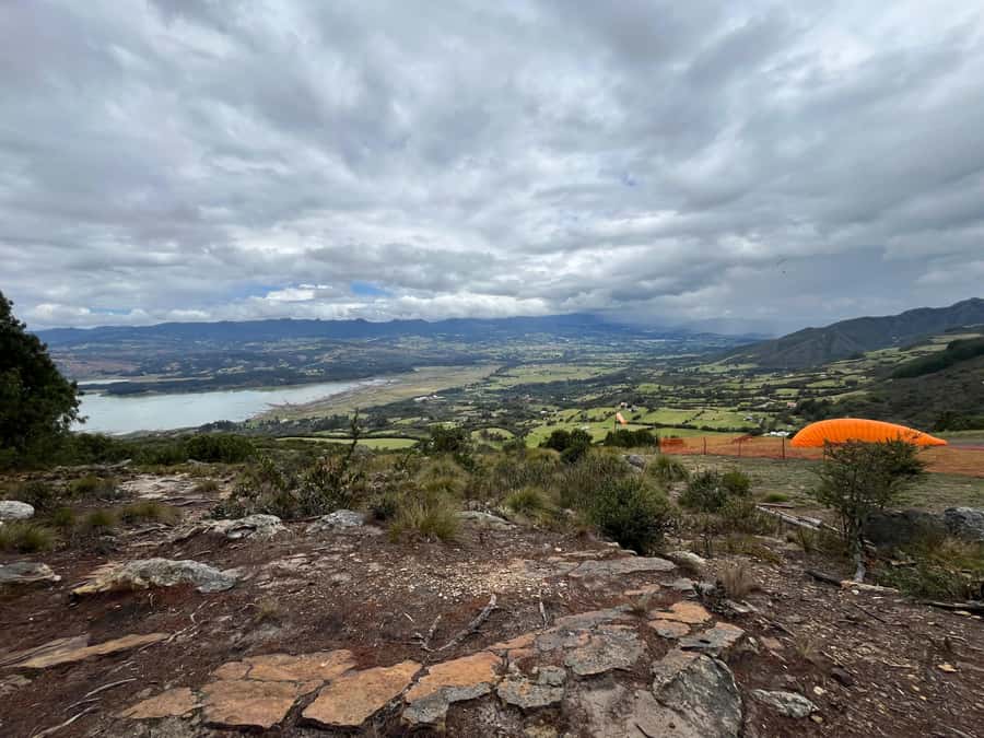 Guatavita: Tour to Guatavita Lagoon, the Village and Casa Loca - The private format and guide experience