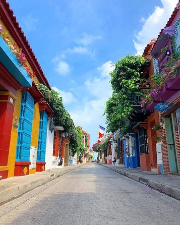 Half-Day Tour of Cartagena by Air-Conditioned Vehicles - Guides are the heart of the experience