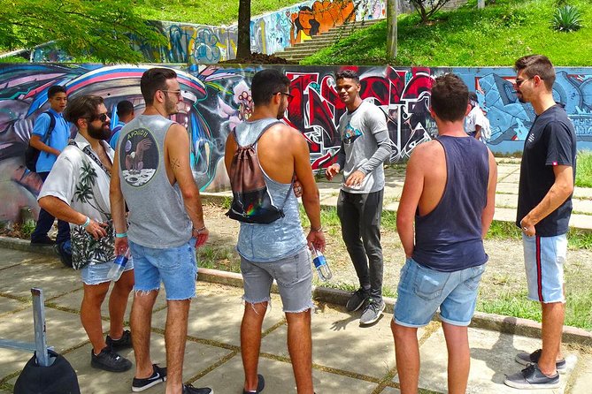 History and Street Art Tour in Comuna 13 - The electric stairways and what they mean