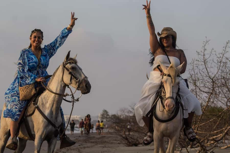 HORSE TOUR IN CARTAGENA BEACH - Who will enjoy this ride most