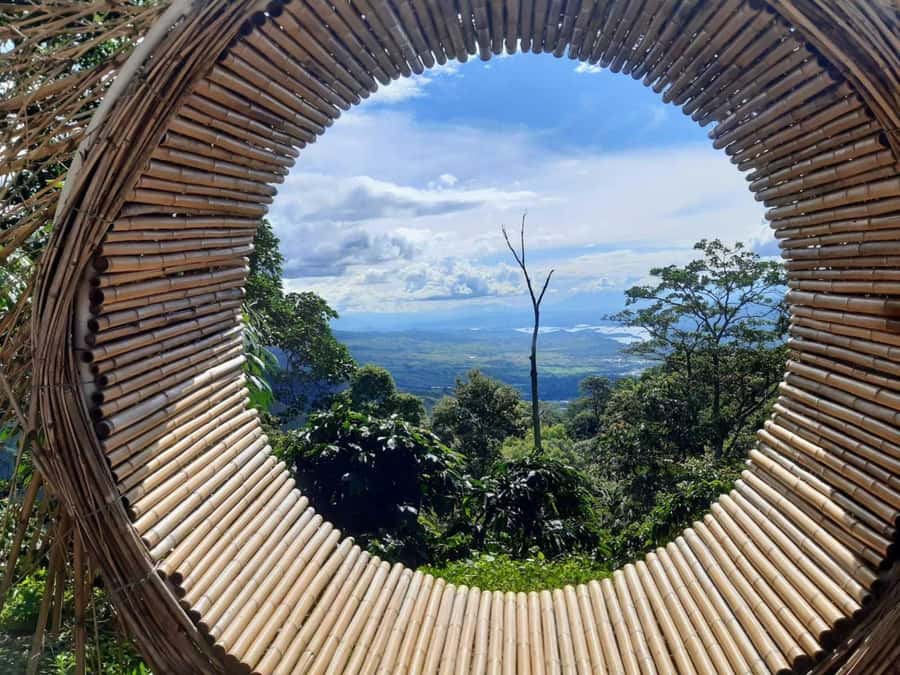 HUILA VIEWPOINTS MANO DEL GIGANTE - Crowds can shape the morning