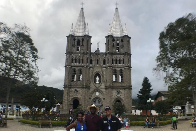 Jardin Private Day Trip: Colombian Coffee Tour from Medellin - What the private bilingual guide adds