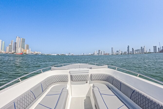 Large Boat Rental in Cartagena de Indias - The Bravo 410: what the boat gives you