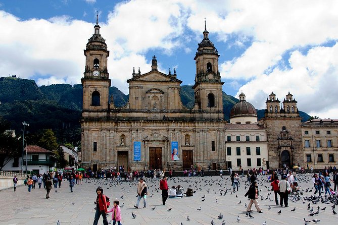 Layover Bogotá Private Tour + Transfer in & Out (4 Hrs.) - The airport handoff and private car