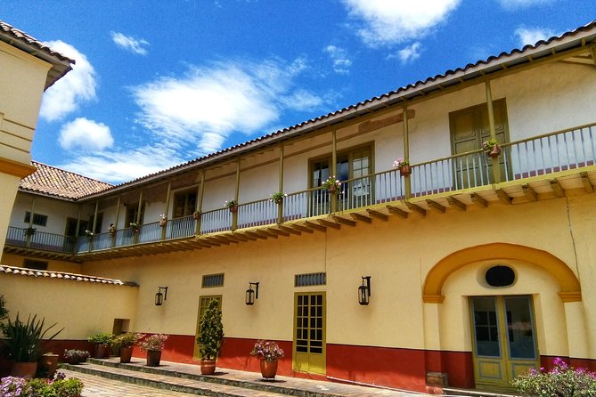 Layover Bogotá Private Tour + Transfer in & Out (4 Hrs.) - La Candelaria, Bogotá’s oldest-feeling quarter