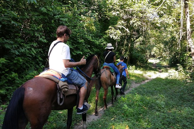 Los Naranjos Beach Horseback Riding Tayrona Park. - How the group size affects the ride