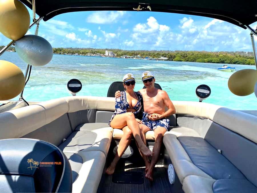 Luxury private tour boat 6 in 1 - Johnny Cay, white sand and plenty of people