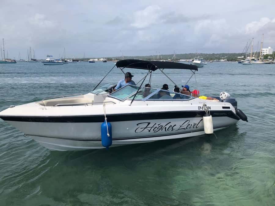 Luxury private tour boat 6 in 1 - Haynes Cay, views and an extra lunch bill