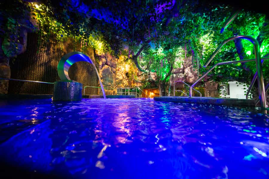 MedelIín: Full Body Massage and Water Therapy Experience - Who should book this experience