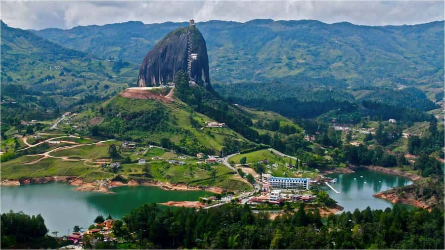 Medellin and Guatape Full Day Pablo Escobar Tour - What the private format and price really provide