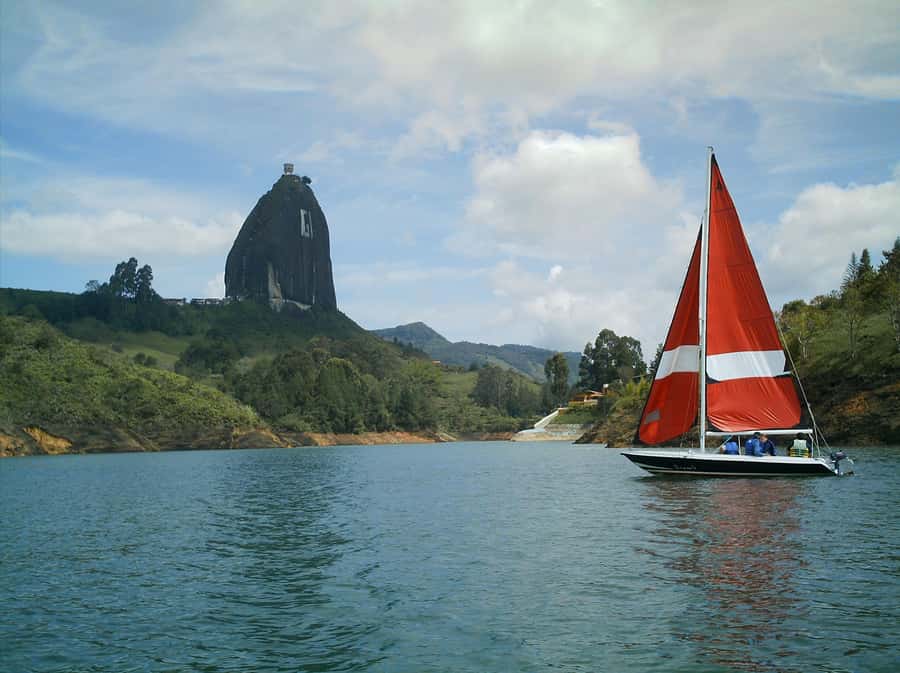 Medellin and Guatape Full Day Pablo Escobar Tour - Edificio Monaco and the memory of a bomb attack