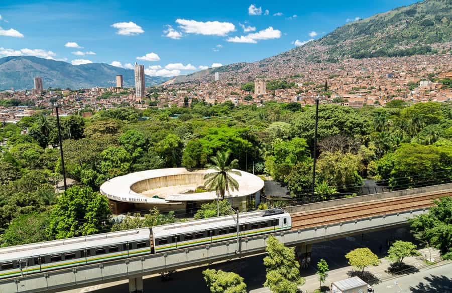 Medellín: Botanical Garden and Arvi Park City Tour - Two hours among plants and city sounds