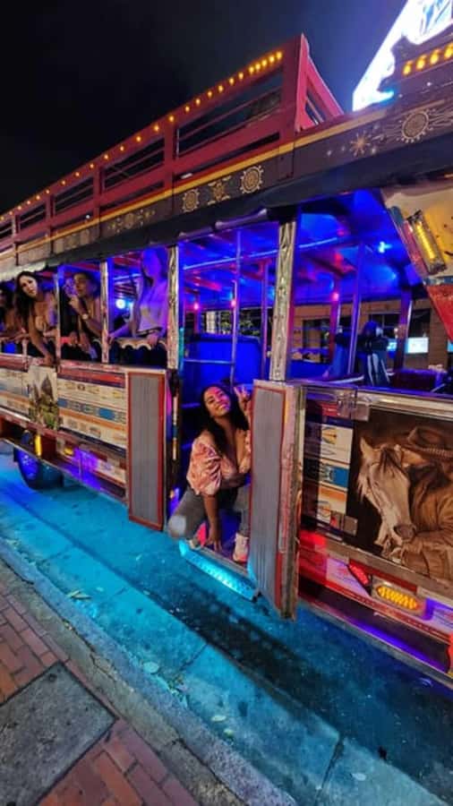 MEDELLIN: CITY TOUR CITY NIGHT TOUR + OPEN BAR - The Chiva Rumbera atmosphere
