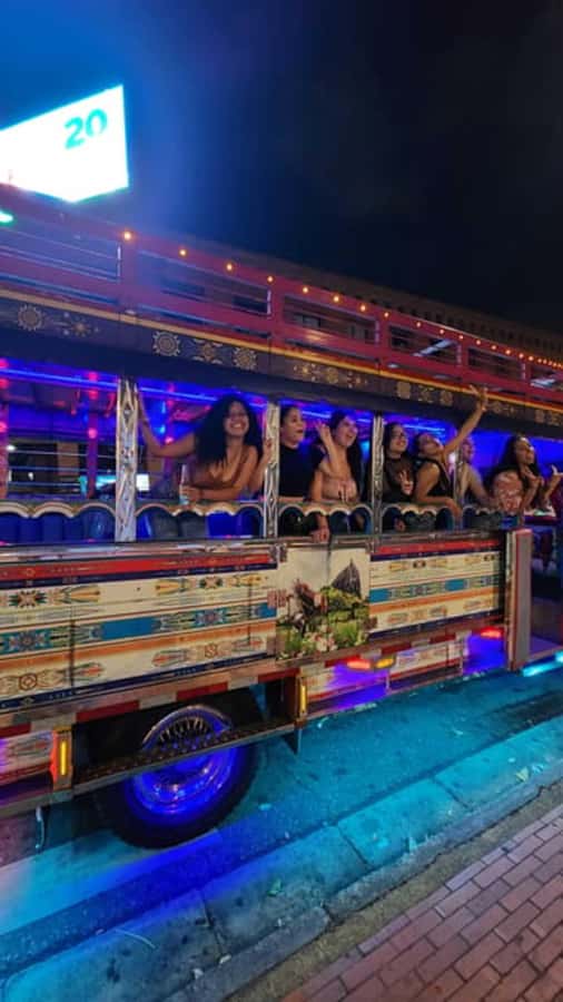 MEDELLIN: CITY TOUR CITY NIGHT TOUR + OPEN BAR - Open bar, drinks, and what is actually included