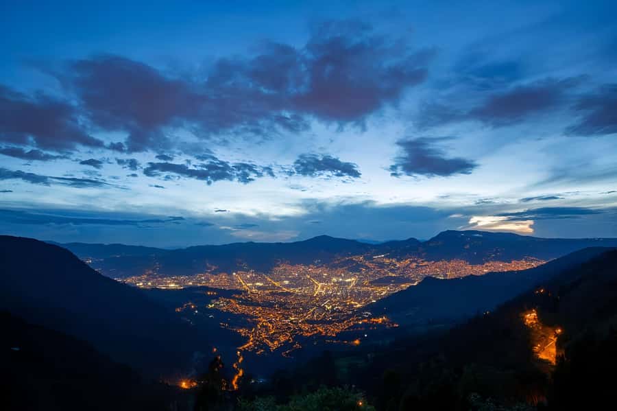 MEDELLIN: CITY TOUR CITY NIGHT TOUR + OPEN BAR - Meeting at Estadio Metro Station at 7:00 pm