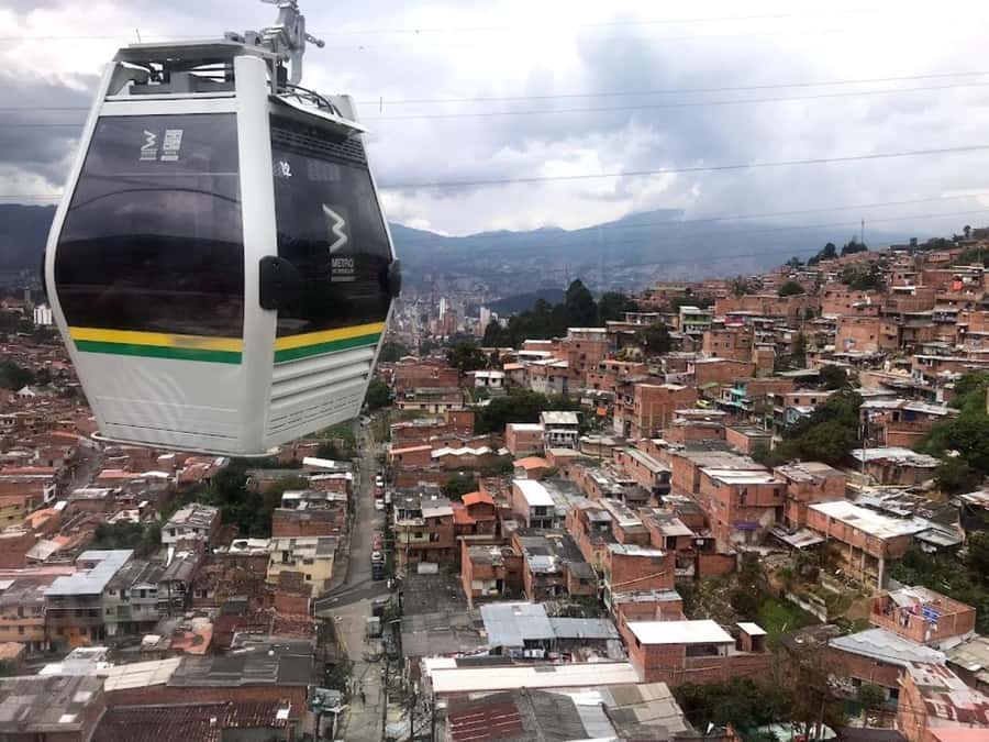 MEDELLIN: CITY TOUR MEDELLIN + GRAFFITOUR COMUNA 13 - Medellín in one morning, at least on paper