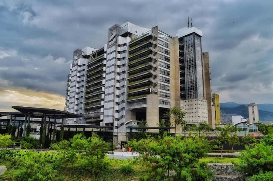 MEDELLIN: CITY TOUR MEDELLIN + GRAFFITOUR COMUNA 13 - Who should book this city and Comuna 13 tour?