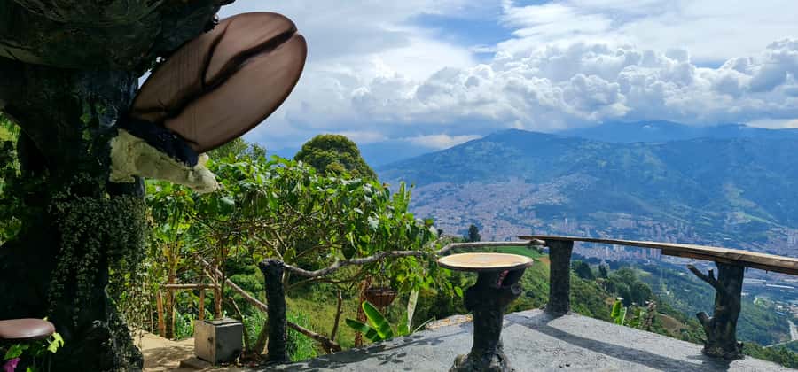 Medellin: Coffee Tour and Wellness Spa - Tasting Colombian coffee and watching the barista