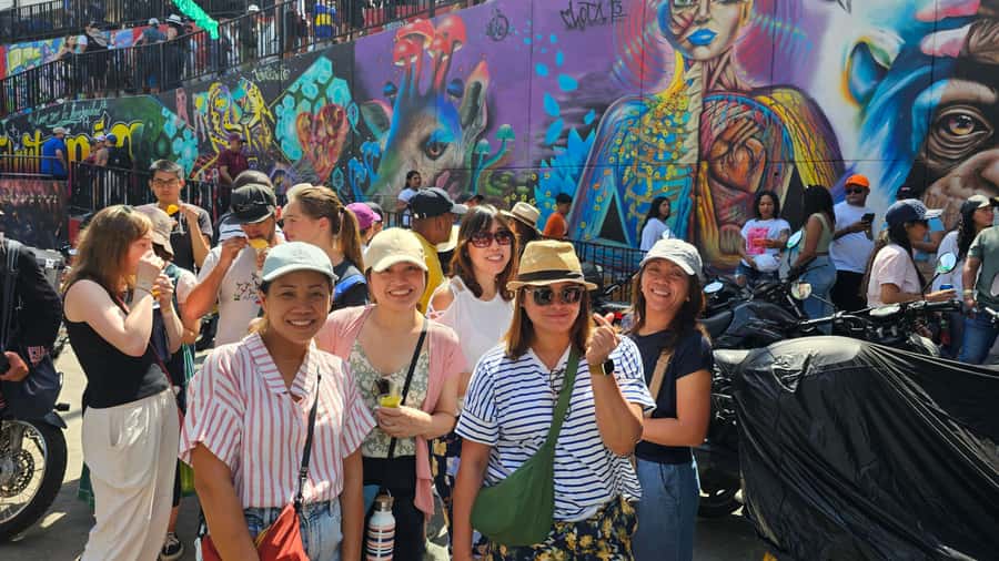 Medellín: Comuna 13 and Graffiti Guided Tour with a Local - Key details at a glance
