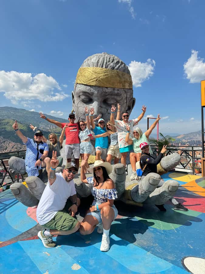 Medellín: Comuna 13 and Graffiti Guided Tour with a Local - Why a local guide changes the Comuna 13 visit
