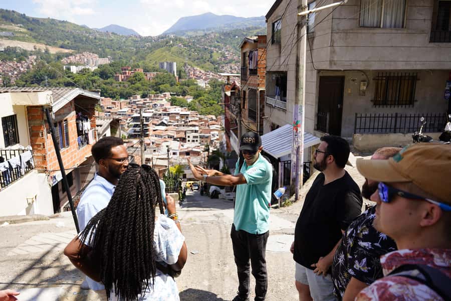 Medellín: Comuna 13 and Graffiti Guided Tour with a Local - Free time, a city view, and traditional ice cream