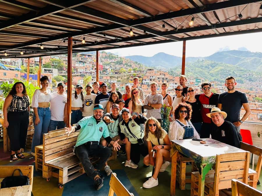 Medellín: Comuna 13 and Graffiti Guided Tour with a Local - Meeting at San Javier and riding into Comuna 13