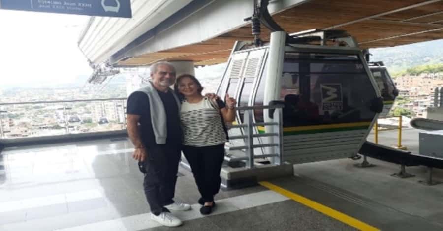 Medellín: Comuna 13, Cable Cars and Botero Statues Tour - How the private vehicle changes the day