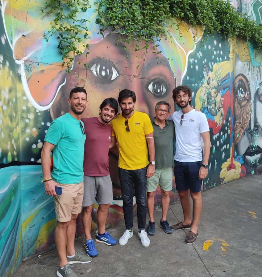Medellín: Comuna 13 District Tour with Cable Car Ride - Why the route into Comuna 13 matters