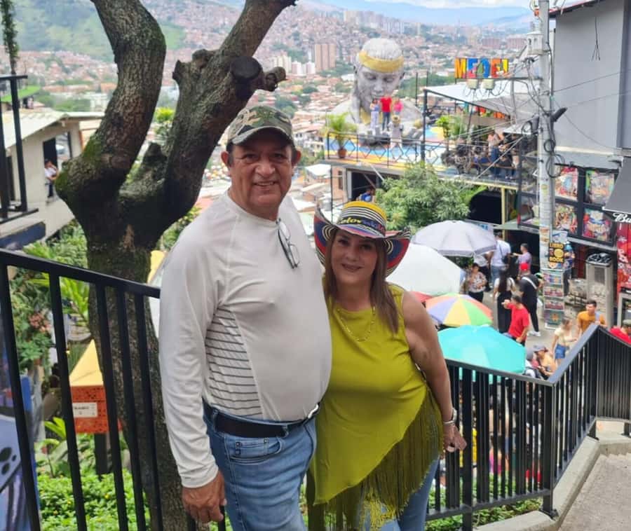 Medellín: Comuna 13 District Tour with Cable Car Ride - What the tour gets right about safety