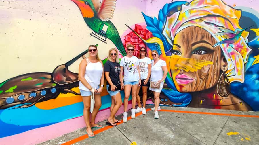 Medellin: Comuna 13 Graffiti Tour, Cable Car & Street Food - Key points before you book