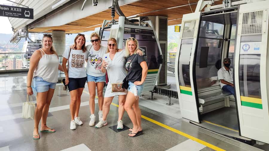 Medellin: Comuna 13 Graffiti Tour, Cable Car & Street Food - Is $18 a good value?