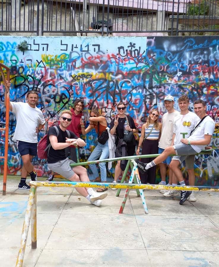 Medellín: Comuna 13 (Graffitour) Discover the Transformation - The opening history walk takes about 30 minutes