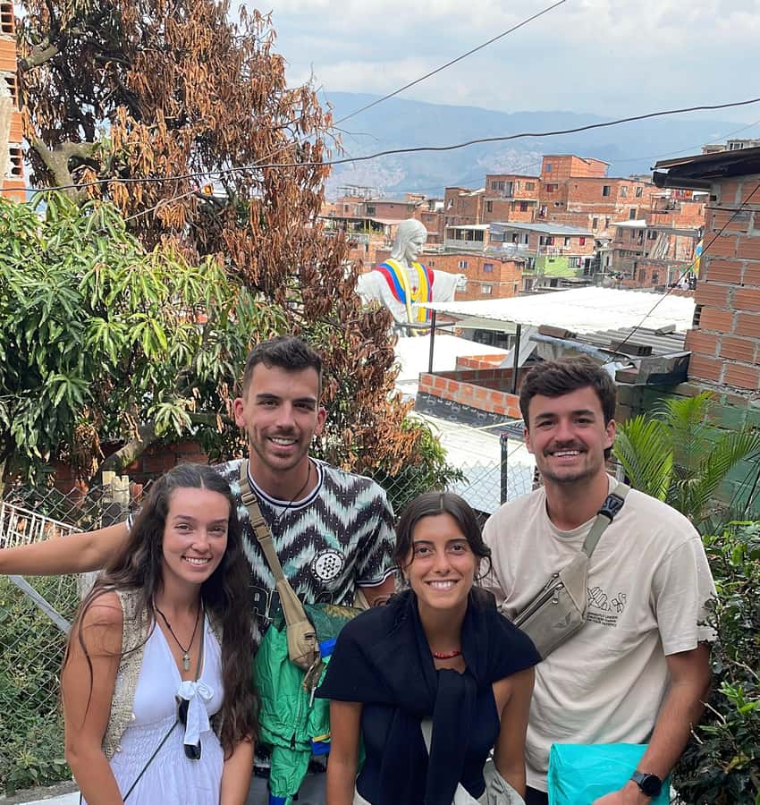 Medellín: Comuna 13 (Graffitour) Discover the Transformation - Line 4 brings the first show and photo stop