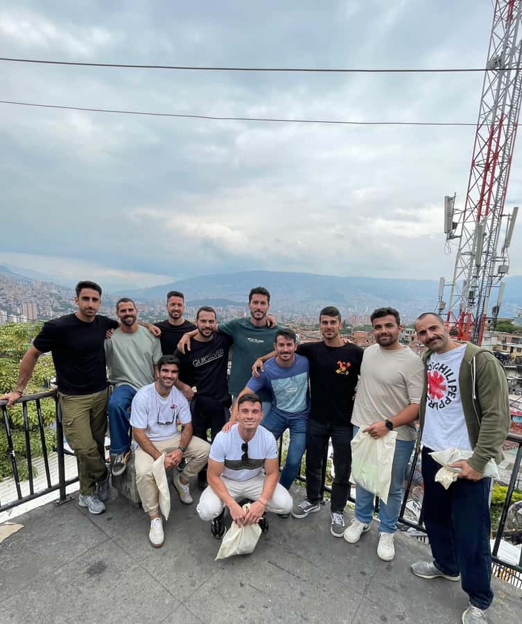 Medellín: Comuna 13 (Graffitour) Discover the Transformation - Alleys, murals, and the local performance zone