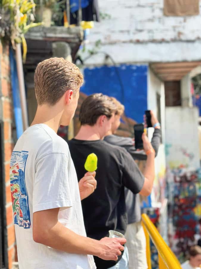 Medellín Comuna 13 local guides snacks and your own graffiti - Key points at a glance