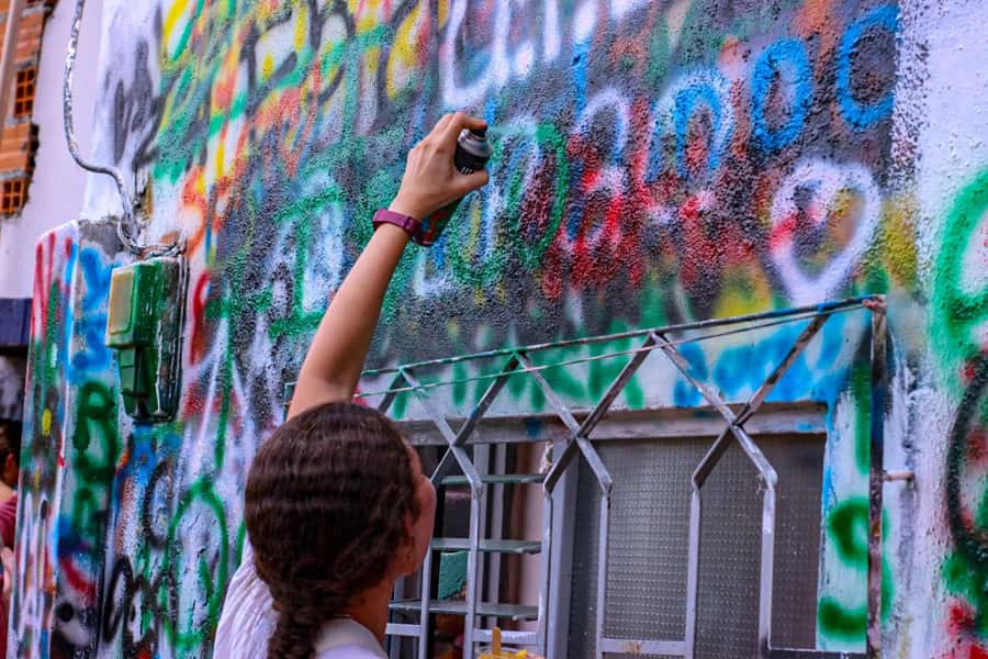 Medellín Comuna 13 local guides snacks and your own graffiti - Is $22 good value?