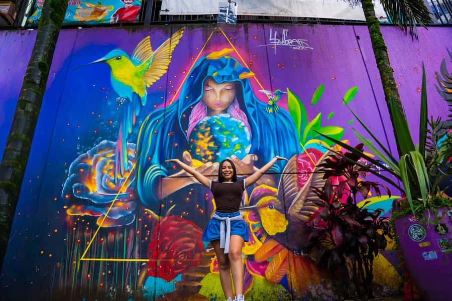 Medellín: Comuna 13 Tour with Snacks And Your Own Graffiti - Starting at Graden Coffe