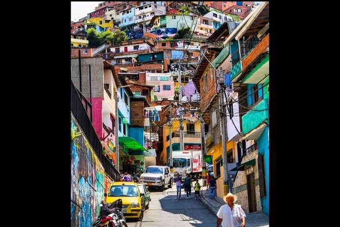 Medellín: Comuna 13 Tour with Spray Painting and ice cream - Why Comuna 13 feels like more than a sightseeing stop