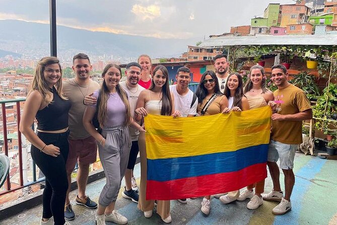Medellín: Comuna 13 Tour with Spray Painting and ice cream - Murals, alleys, galleries, and local stories