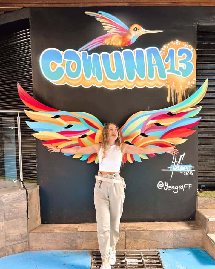 Medellín: Comuna 13 True Story and Street Food Tour - Art alleys, galleries, and neighborhood viewpoints