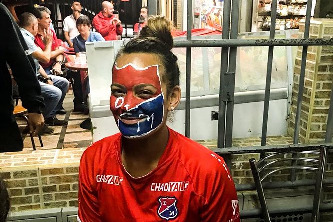 Medellín Football Tour - Drinks, shirts, and face paint before the match